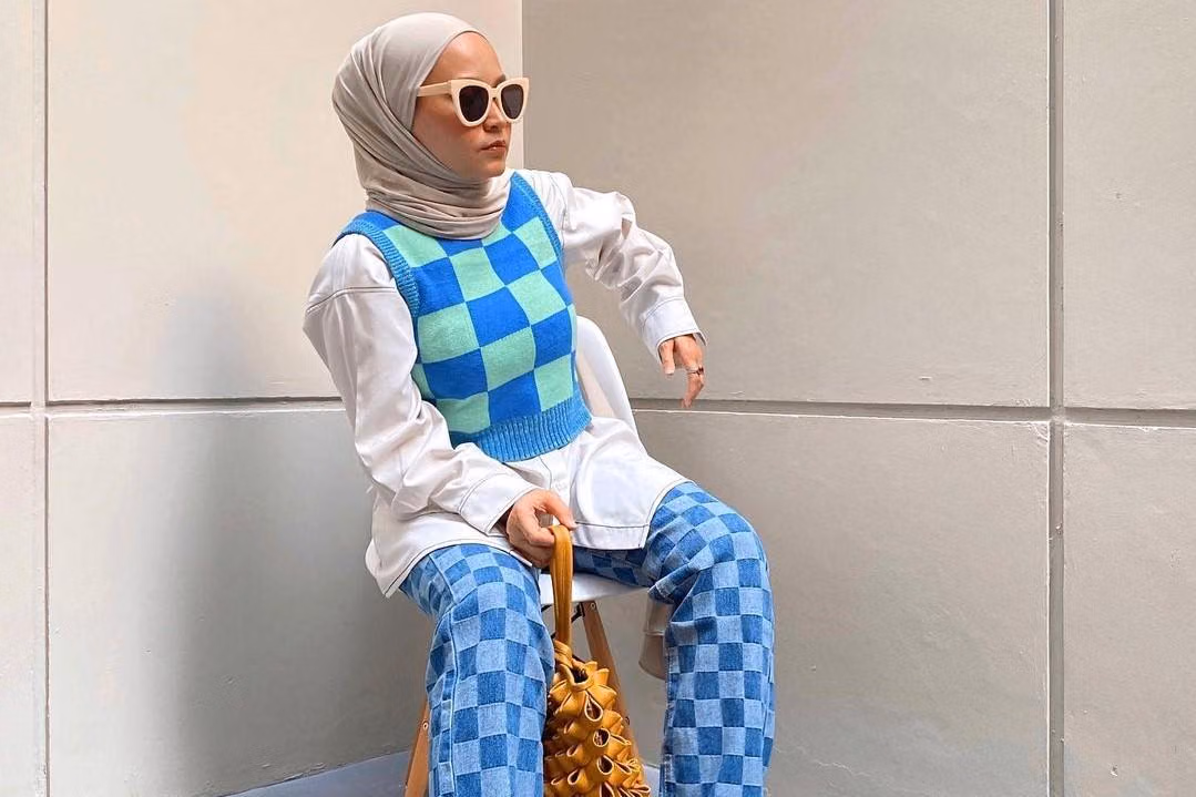 Panduan Lengkap Two-Tone Hijab dan Outfit Colorful