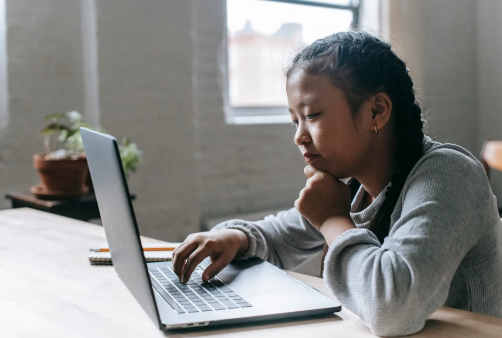 Laptop Murah untuk Pelajar dan Mahasiswa: Pilihan Terbaik dengan RAM 8GB dan SSD