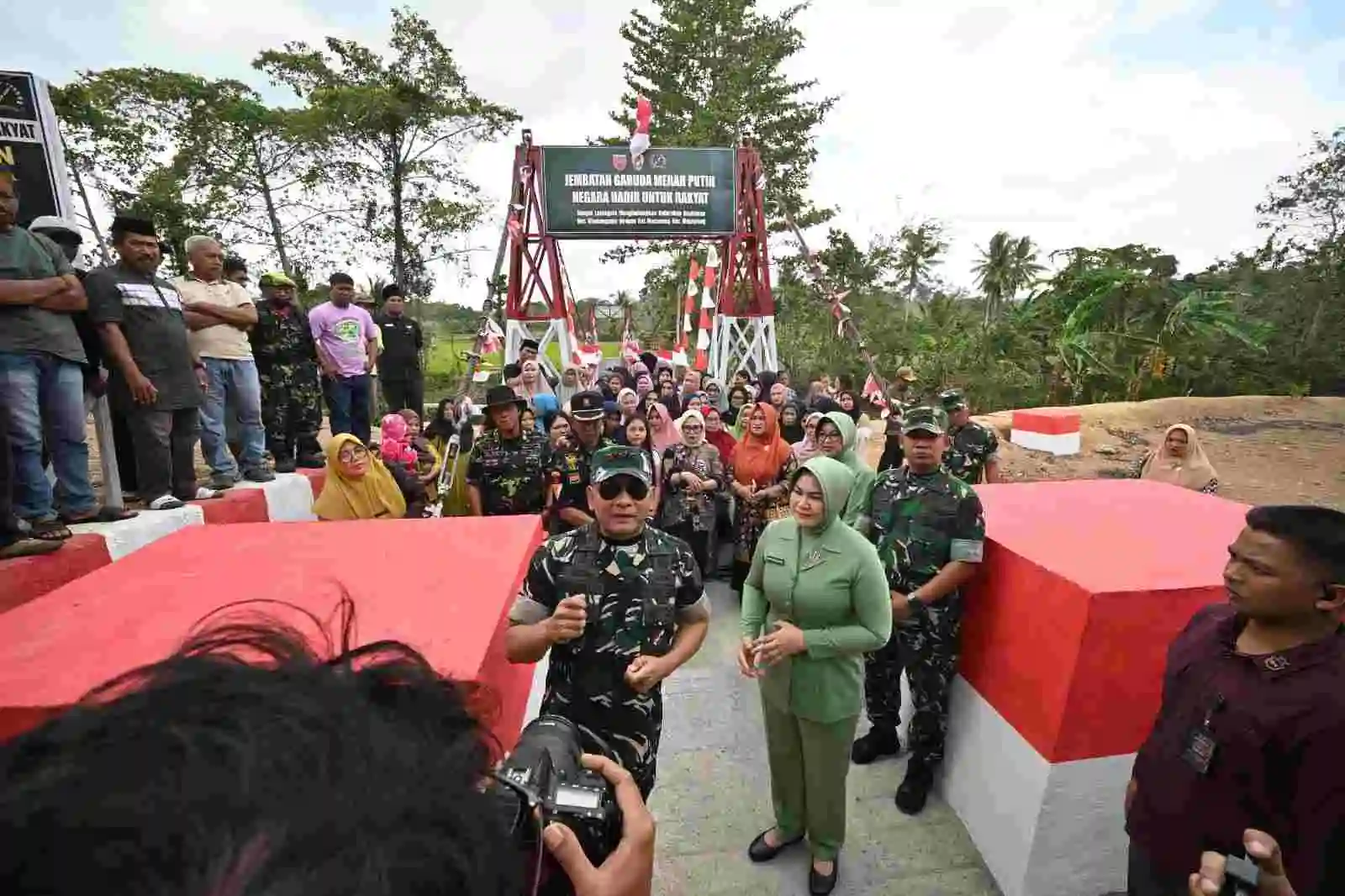 TNI Bangun 133 Jembatan Perintis, Membuka Akses dan Agenda Politik Pemerataan