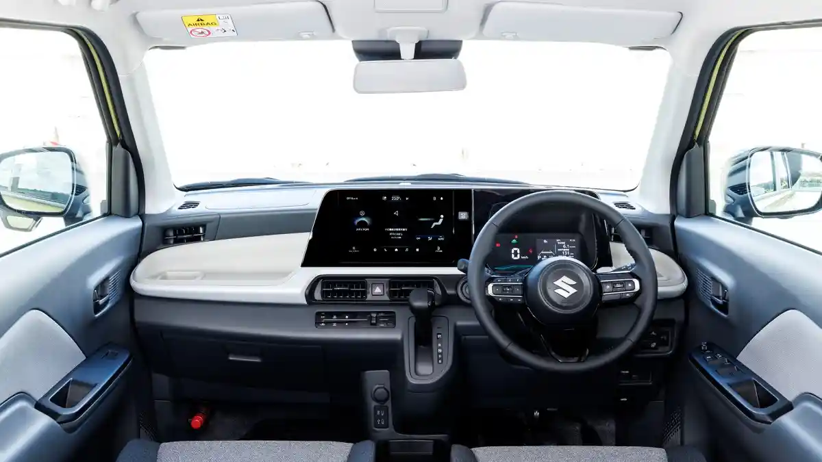 Suzuki e-Sky: Mobil Listrik Kompak yang Serius Soal Praktis dan Tahan Lama