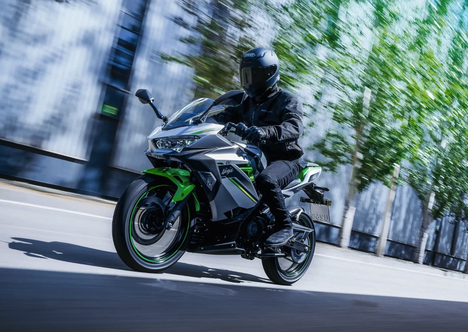 Motor Listrik Kawasaki Ninja E-1: Mahal, Tenaga Melempem?