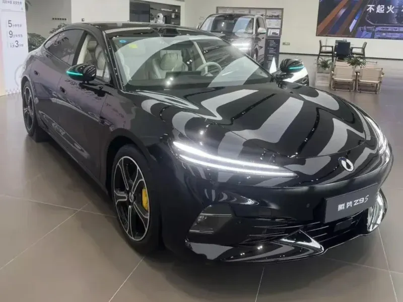 Denza N8 vs Z9S: Duel EV Jarak Jauh dan Pengisian Kilat
