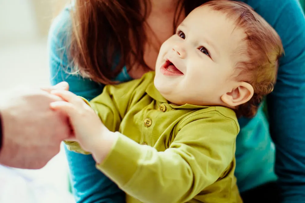 6 Fondasi Perkembangan Sosial-Emosional Bayi yang Wajib Dipahami Orangtua