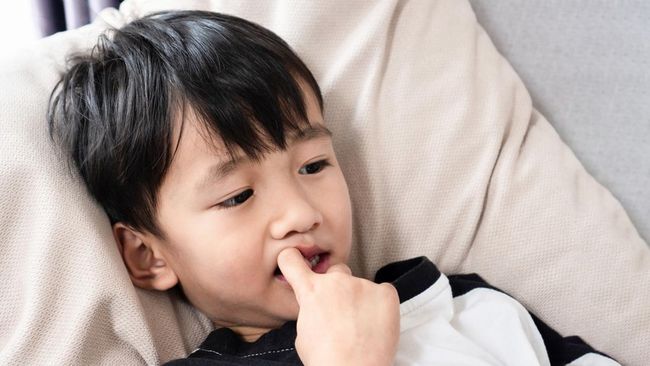 7 Sikap Orang Tua yang Tampak Mendukung Tapi Memicu Kecemasan Anak