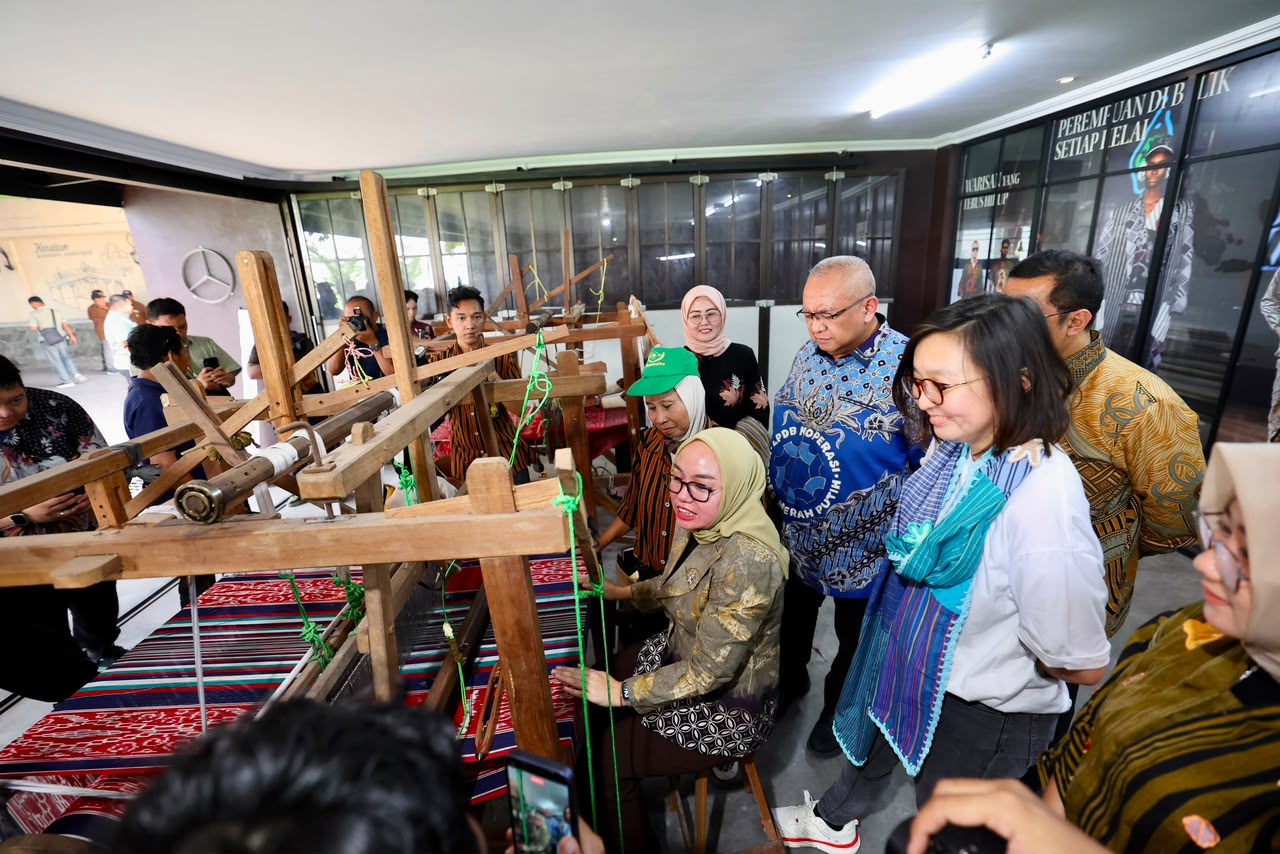 Lurik Naik Kelas: Koperasi Mengantar Wastra Tradisional ke Pasar Global