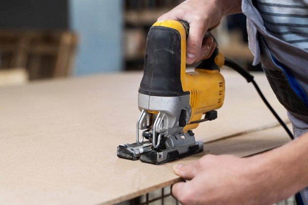 Decosheet vs MDF vs HPL: Panduan Memilih Finishing Furnitur