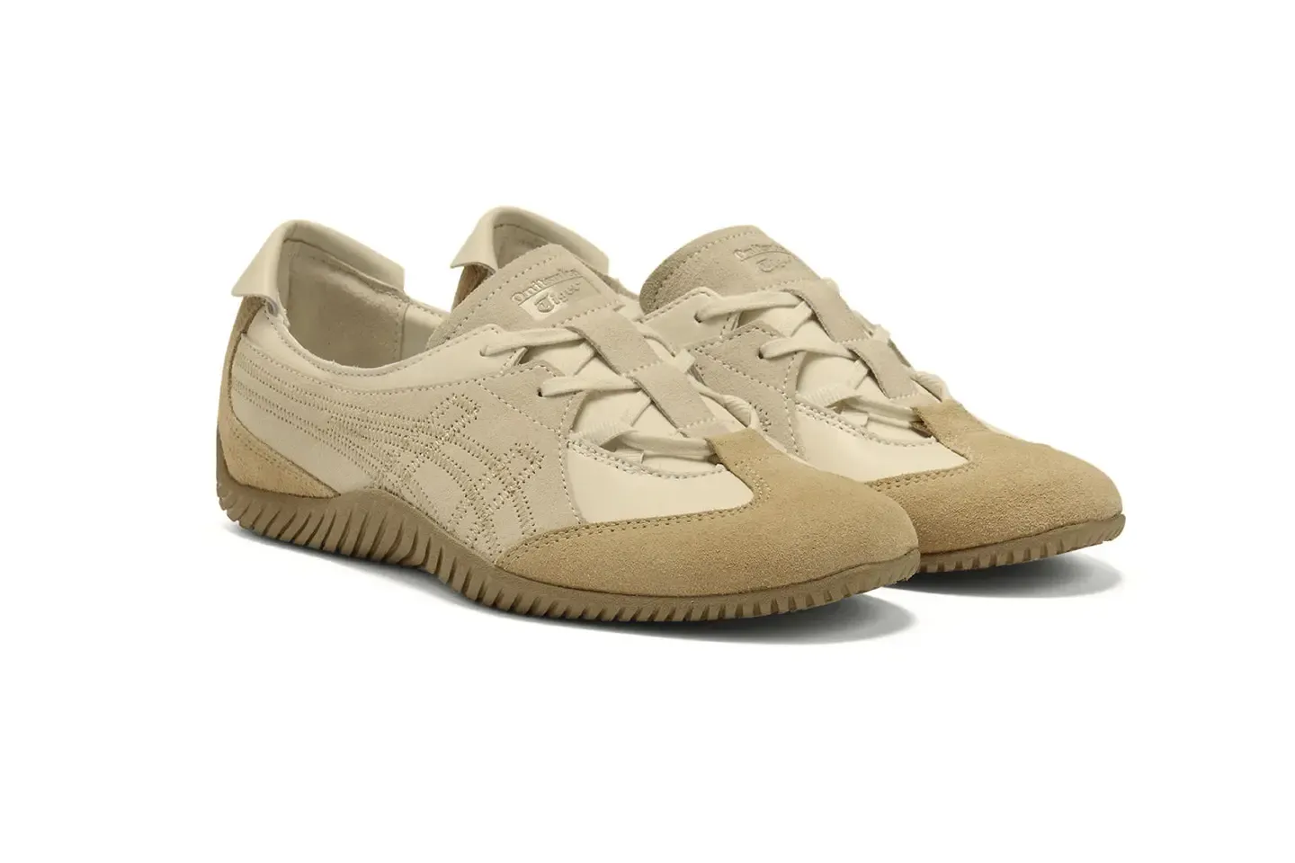Sepatu Ballet Bertemu Sneaker: Elegan tapi Tetap Casual
