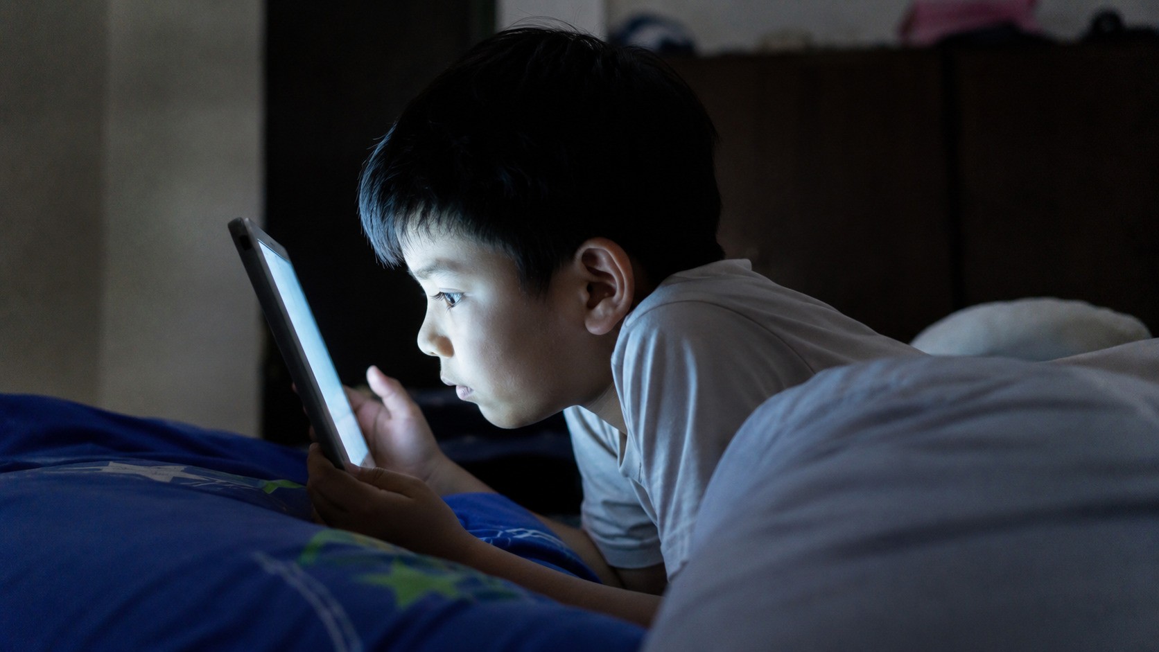 Batas Screen Time Aman Berdasarkan Usia untuk Mencegah Keterlambatan Bicara Anak