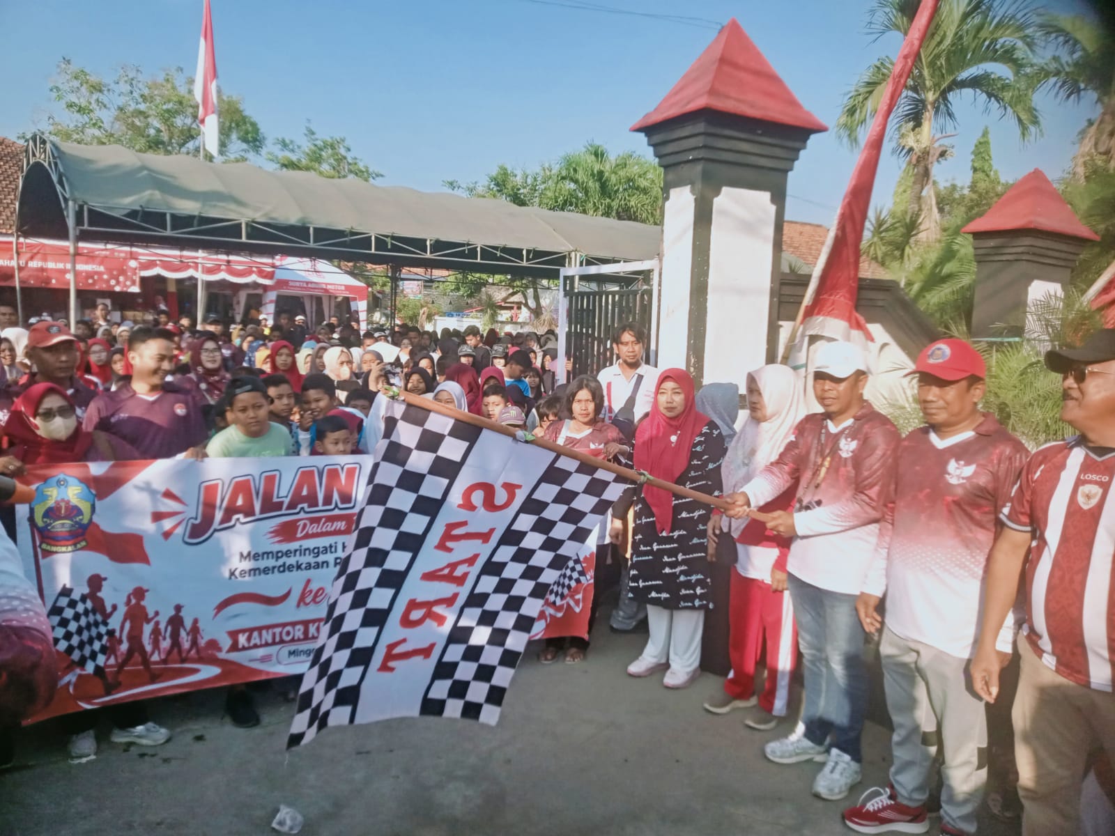 Ribuan Warga Ramaikan Jalan Sehat HUT RI dengan Hadiah dan Semangat Kebersamaan
