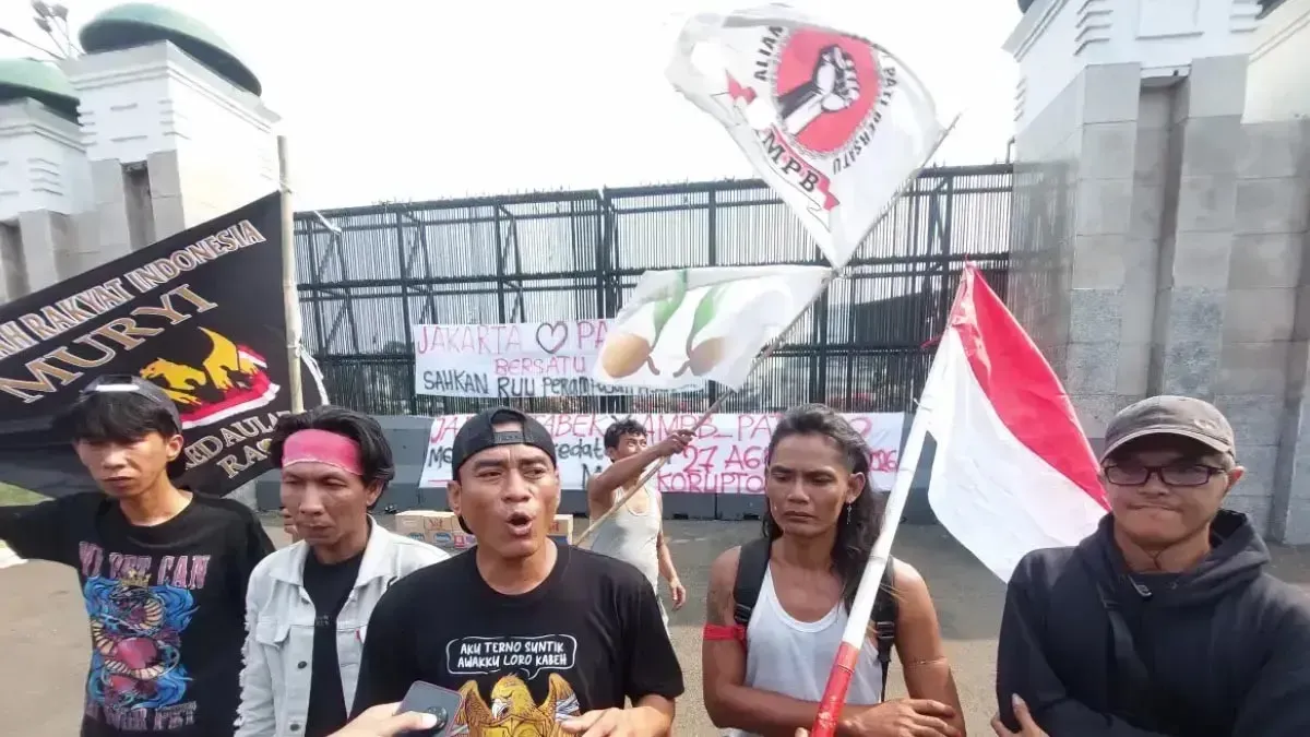 Ribuan Massa Kepung DPR: RUU Perampasan Aset dan Harga Pangan di Persimpangan