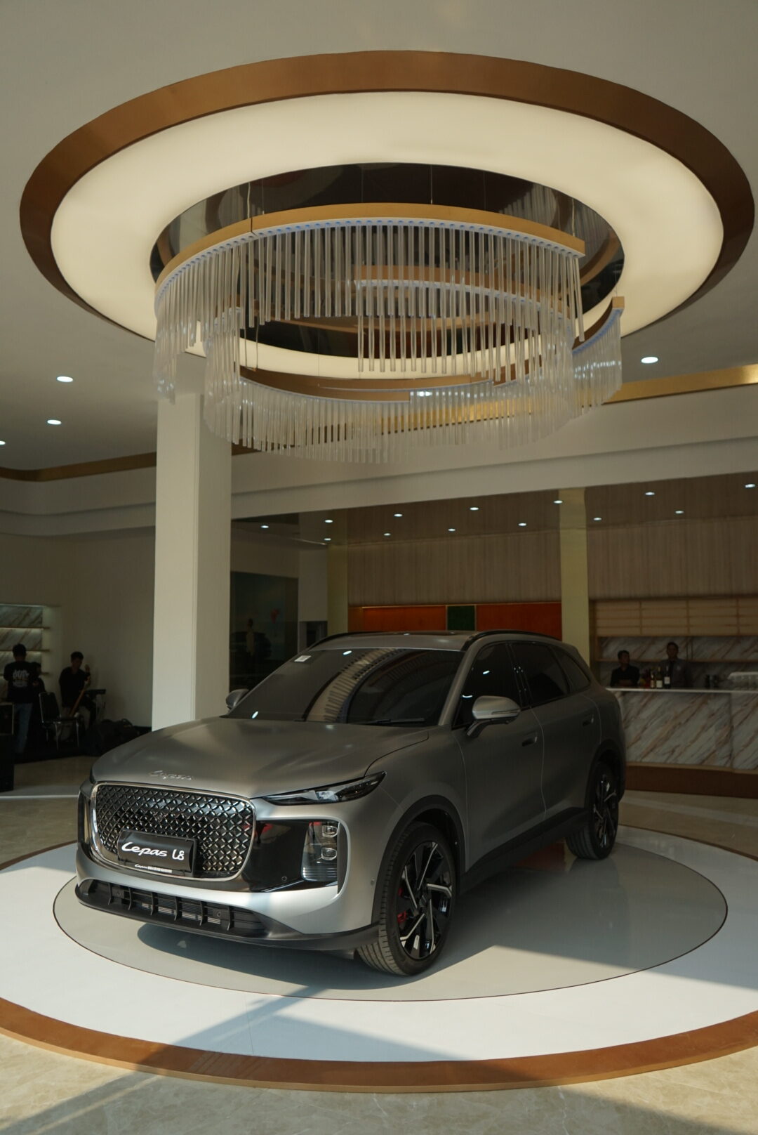 LEPAS Masuki Pasar dengan Strategi Dual Model L8 PHEV dan E4 EV