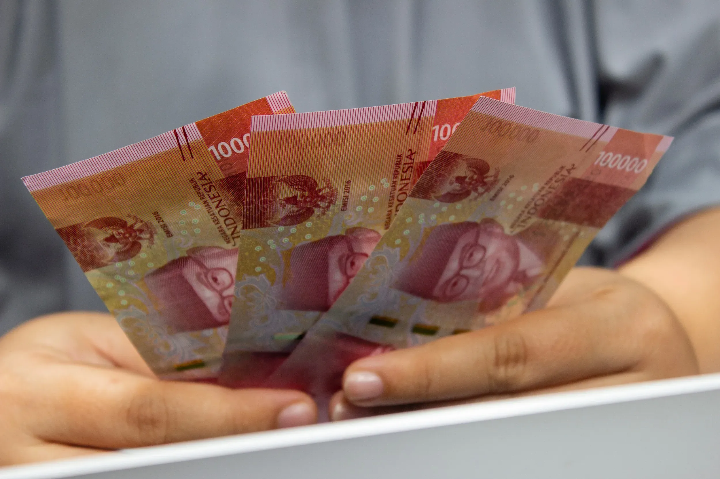 Rupiah Menguat Lawan Dolar: Sinyal Campur Aduk dari Pasar Asia