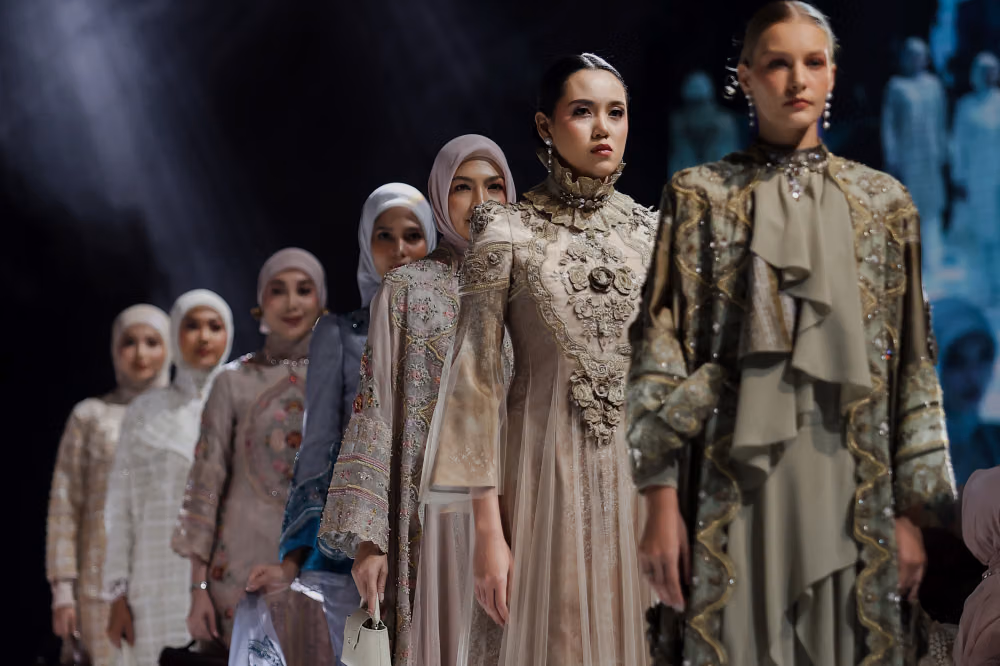 Menenun Masa Depan: Warisan Tekstil di Panggung Couture