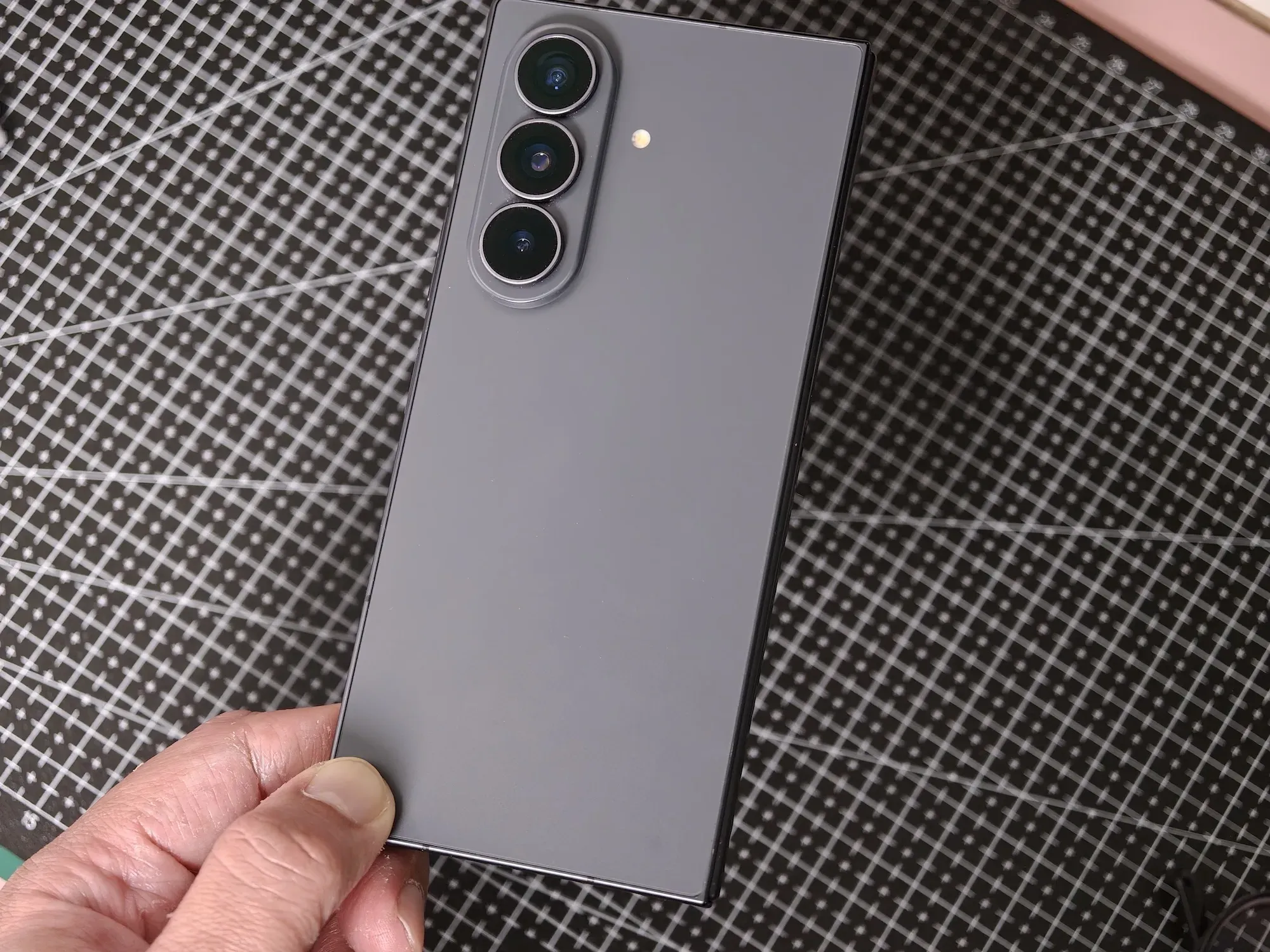 Galaxy Z Fold8 Ultra: Tablet Lipat 8 Inci untuk Kerja Fleksibel