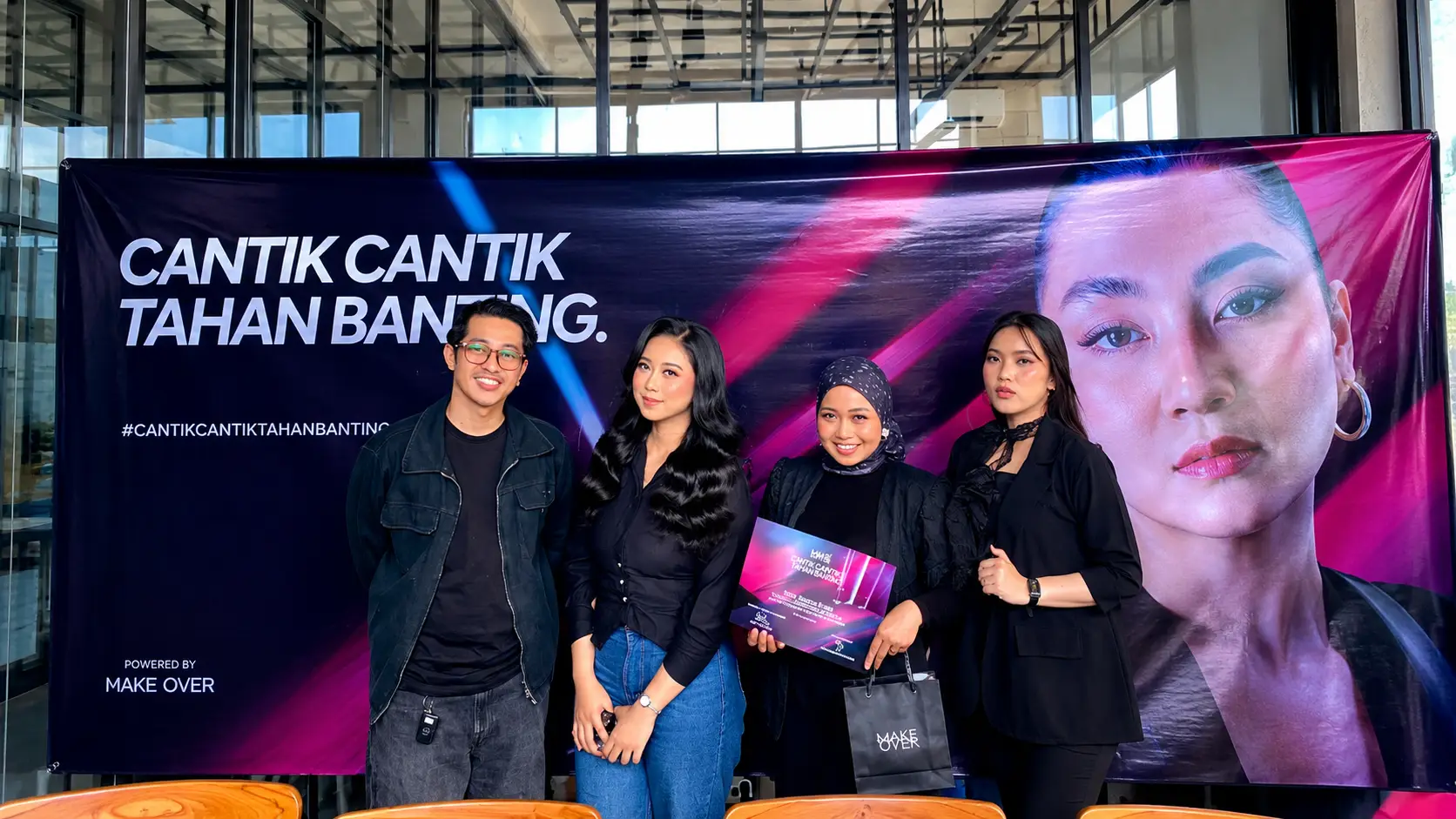 Kelas Makeup Mandiri dan Lonjakan Kepercayaan Diri Anak Muda
