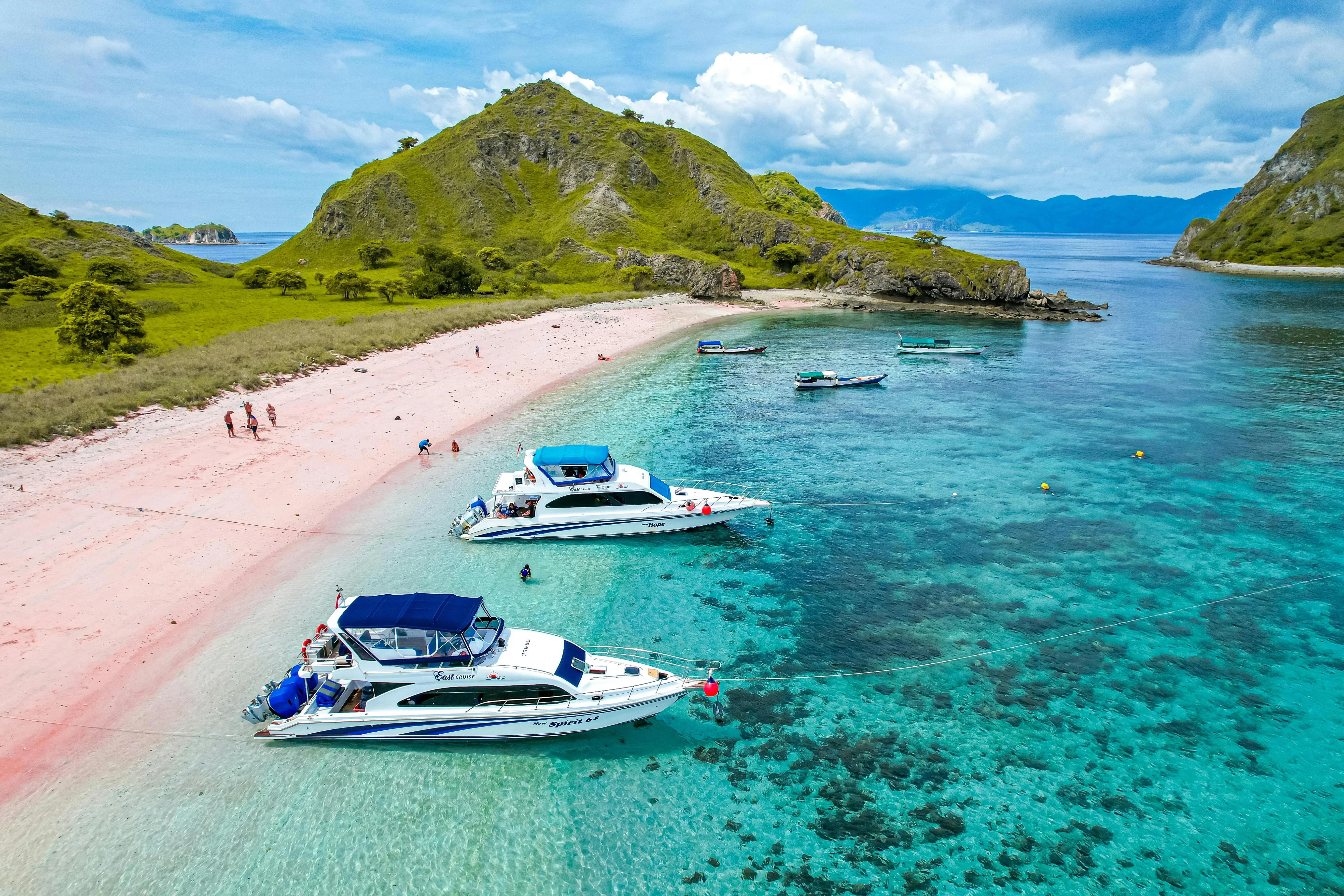 Labuan Bajo Dibuka Kembali Pasca Gempa: Aman, Tapi Jangan Lengah