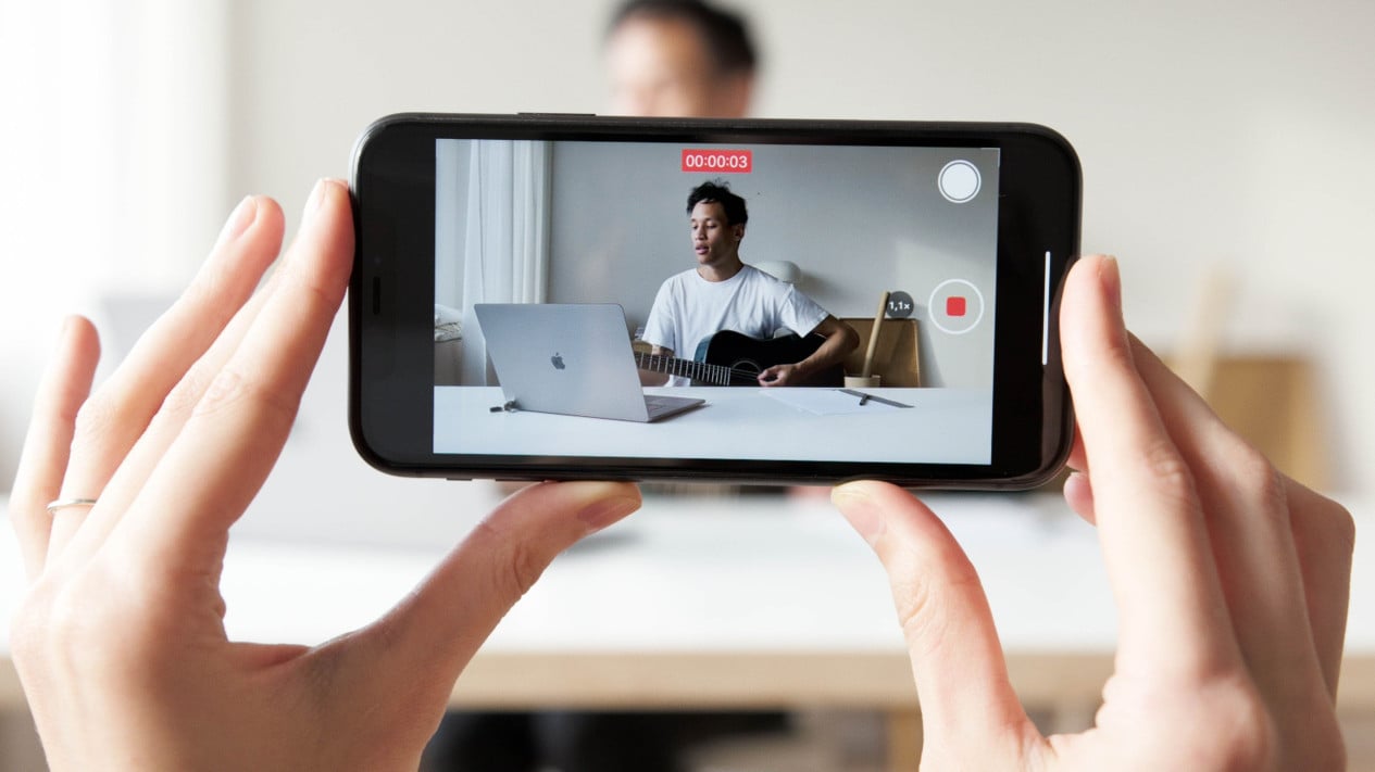 Smartphone Entry-Level Terbaik untuk Content Creator Bergaya Pro