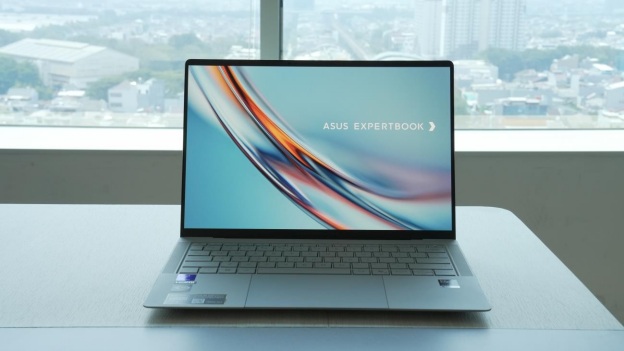 ExpertBook Ultra: Laptop Bisnis AI 50 TOPS untuk Profesional Mobile