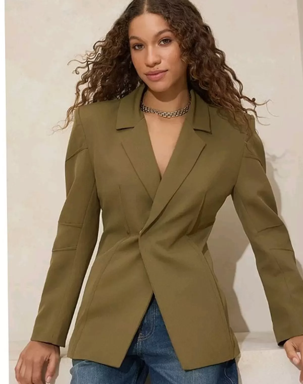 Panduan Lengkap Styling Blazer Oversized dengan Silhouet Modern
