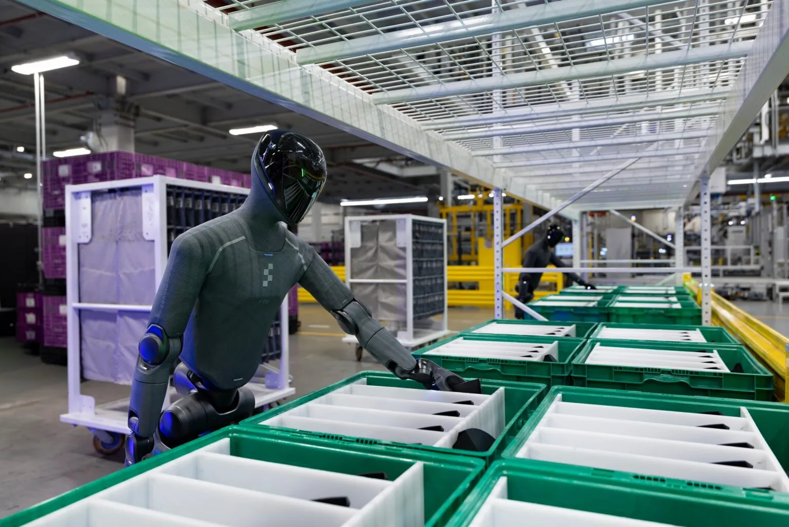 Robot Humanoid di Pabrik dan Gudang: Siapa Sebenarnya yang Berubah?
