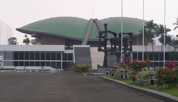 Ribuan Massa Kepung DPR: RUU Perampasan Aset dan Harga Pangan di Persimpangan