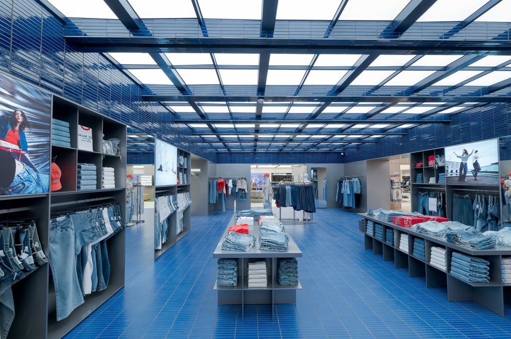 Flagship Store Terbesar Hadirkan Pengalaman Belanja Fashion Immersive