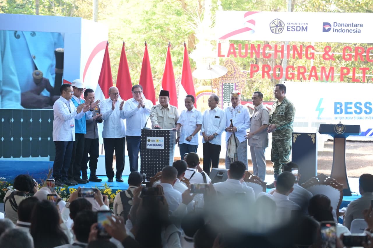 PLTS 100 GWp Diluncurkan: Energi Surya dan 5,52 Juta Lapangan Kerja