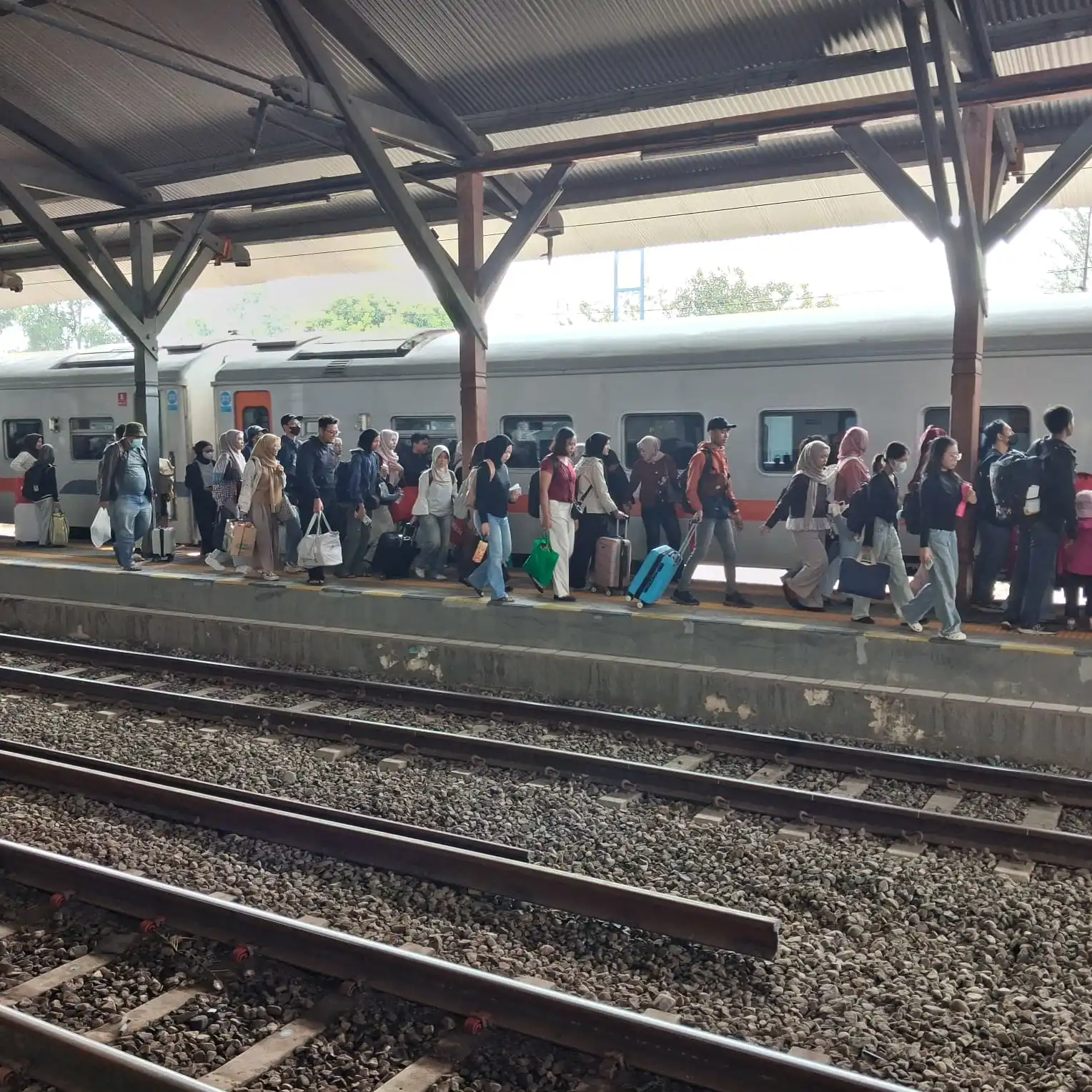 Libur Panjang Maulid Nabi dan Ujian Kapasitas Transportasi Darat