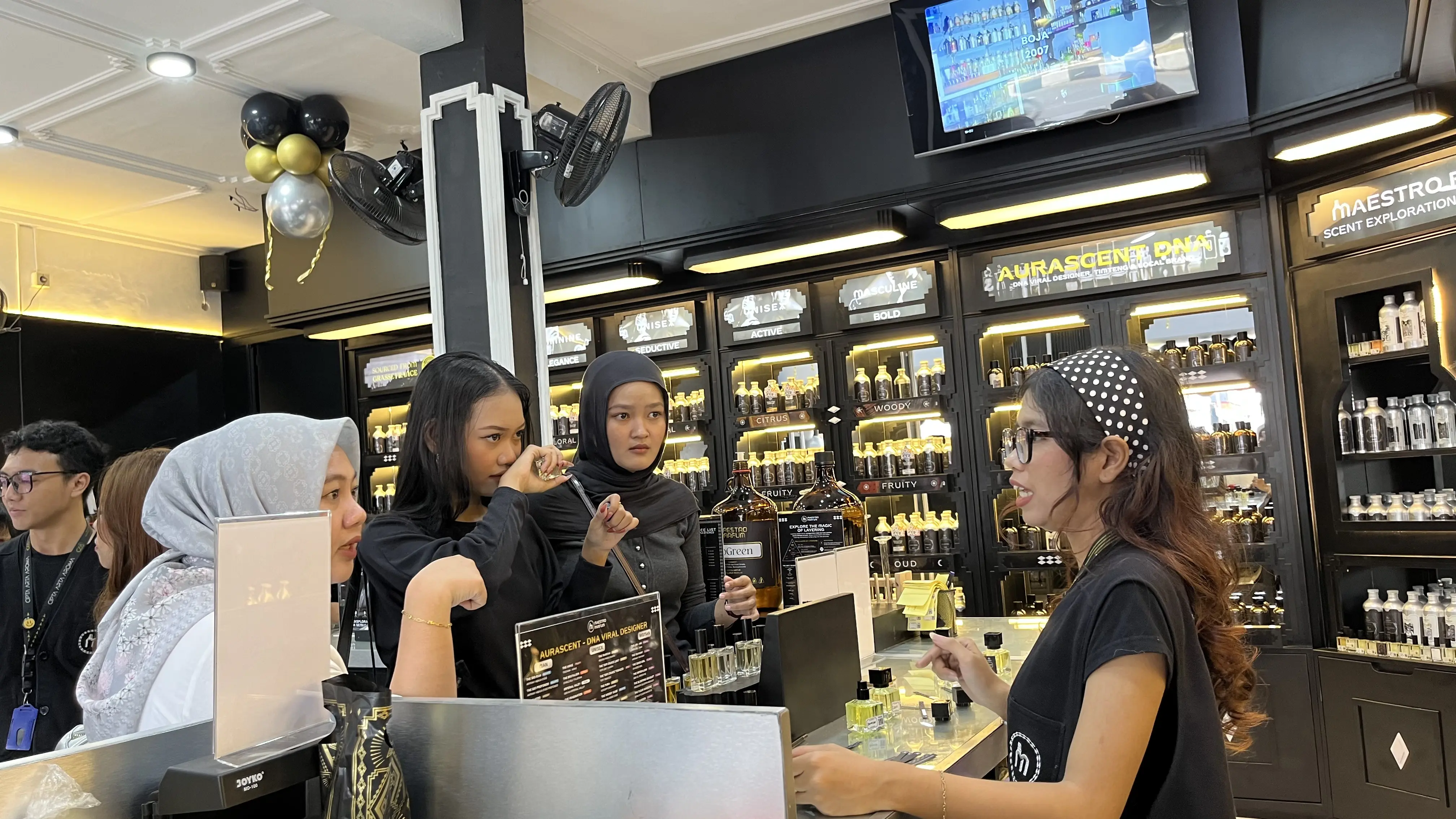 Toko Parfum Yogyakarta Mengincar Pasar Mahasiswa Manis dan Terjangkau