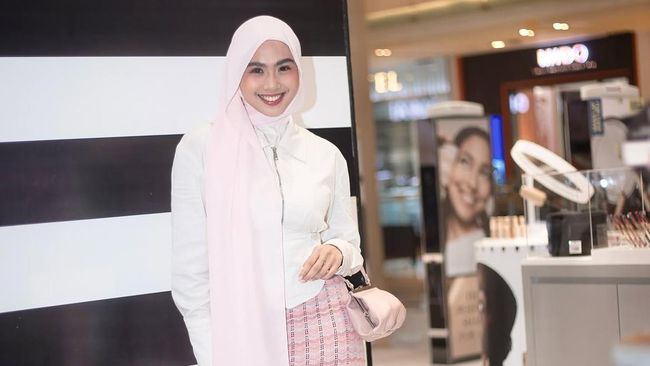 Panduan Lengkap Membangun Colorful Outfit Berani ala Selebriti