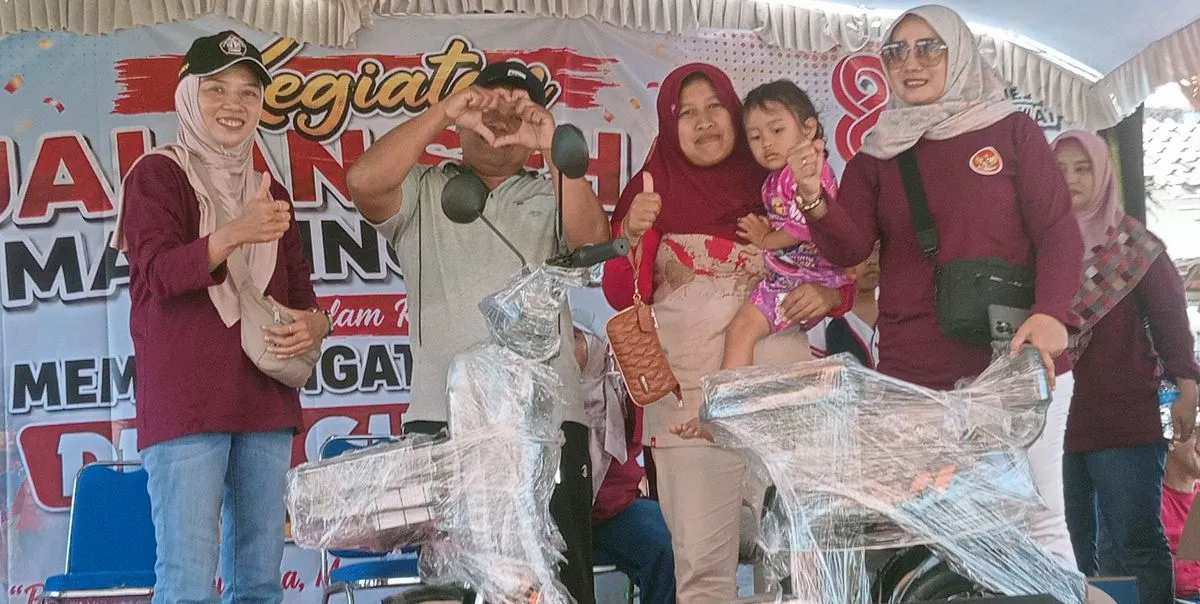 Jajanan Pasar dan Bakso Gratis: Rasa Kemerdekaan di Tangan Pedagang Lokal
