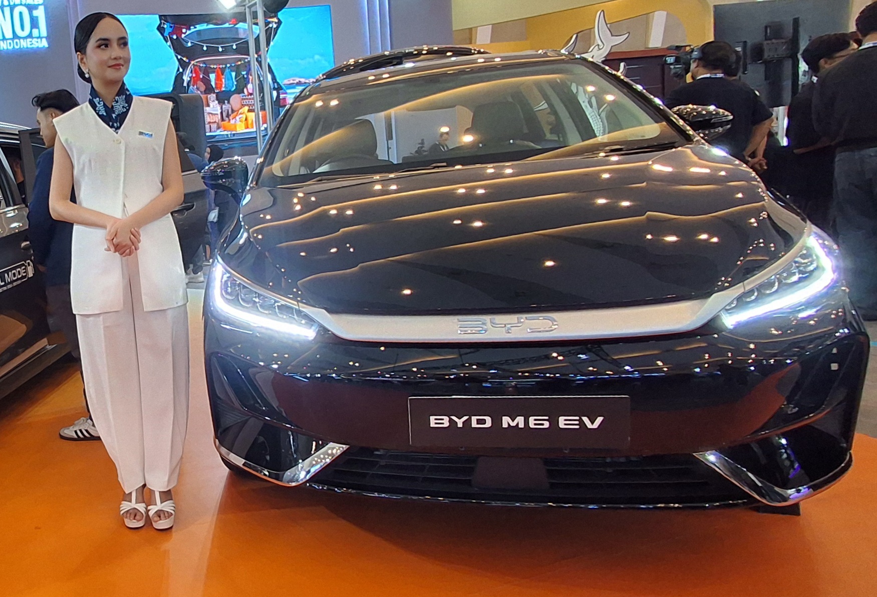 BYD M6 DM Hybrid vs M6 EV: Mana Lebih Hemat untuk MPV Keluarga?
