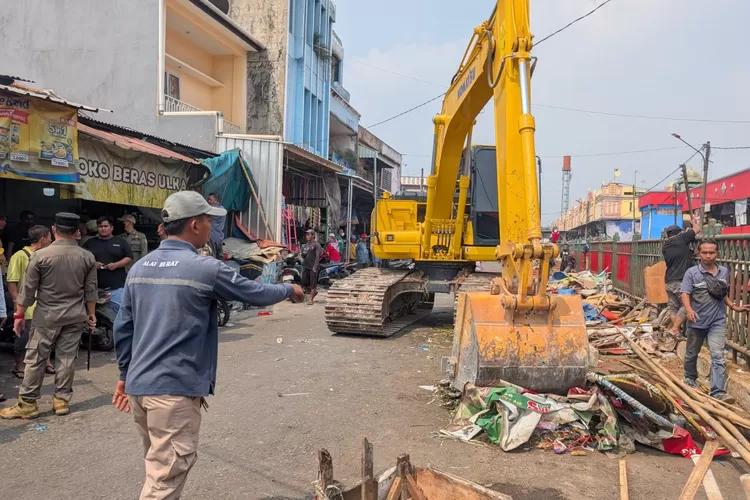 Dari Kompensasi ke Kepastian: Relokasi PKL Kota yang Setengah Hati