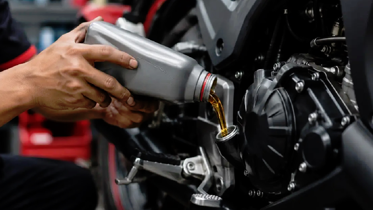 Jadwal Ganti Oli Motor: Lebih dari Sekadar Kilometer