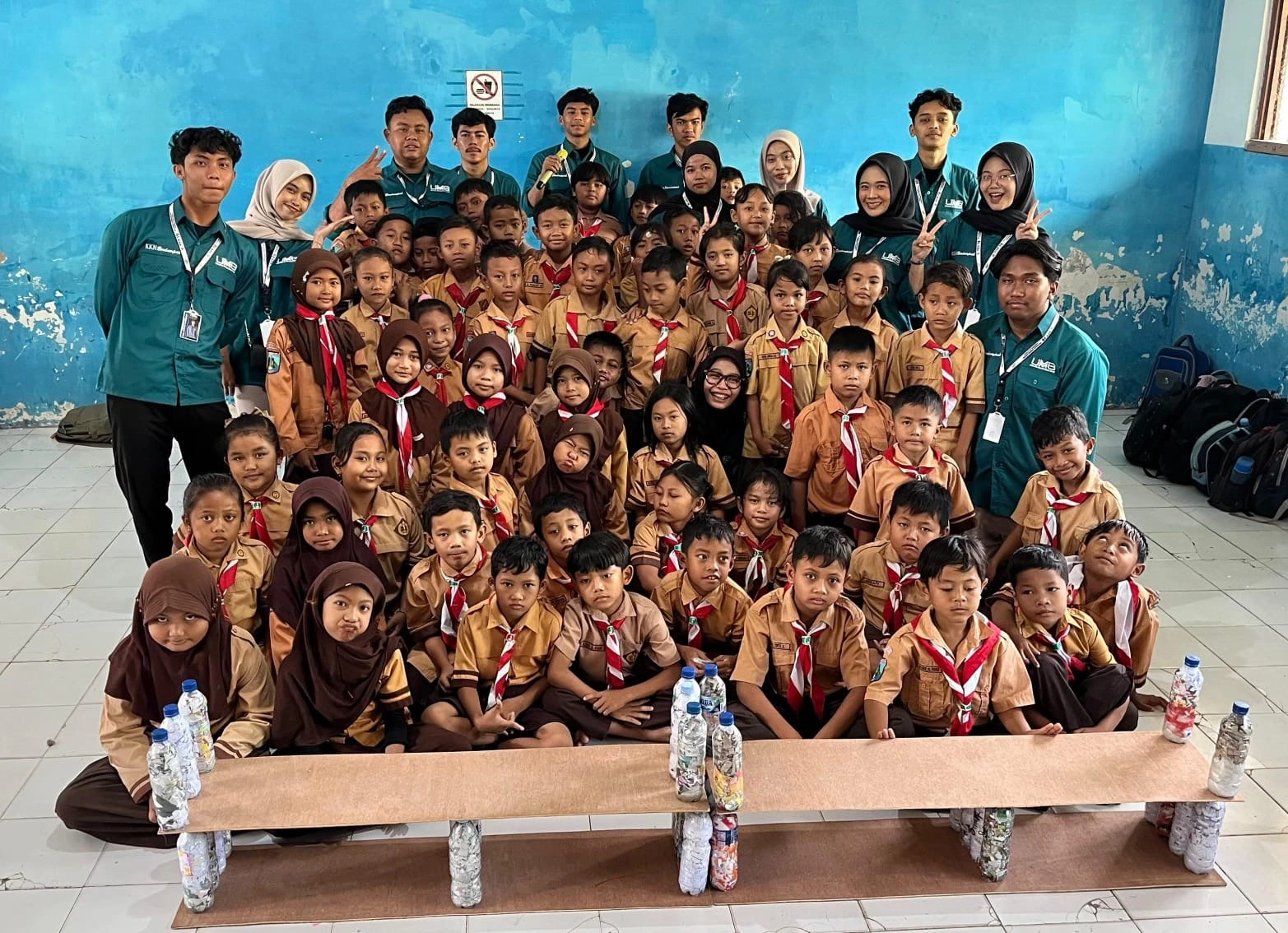 Ubah Limbah Rumah Tangga Jadi Karya Seni Bersama Anak