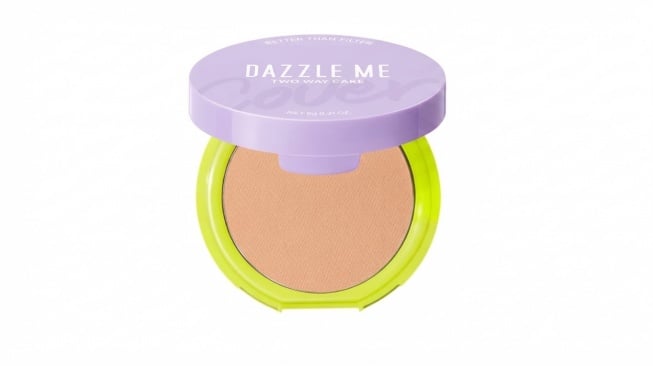 Bedak Padat vs Loose Powder: Mana yang Tepat untuk Touch Up dan Mencerahkan Kulit Kusam?