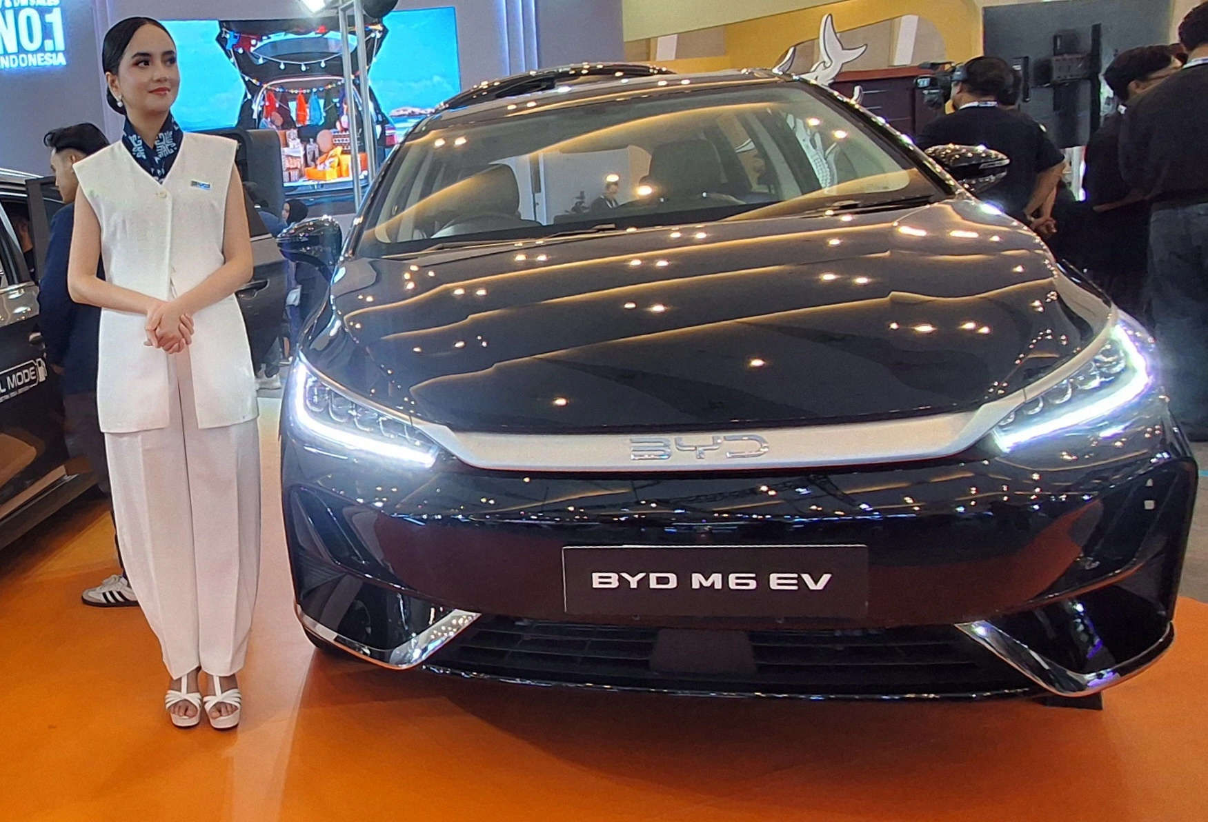BYD M6 DM Hybrid vs M6 EV Listrik: Mana Paling Masuk Akal untuk Keluarga?