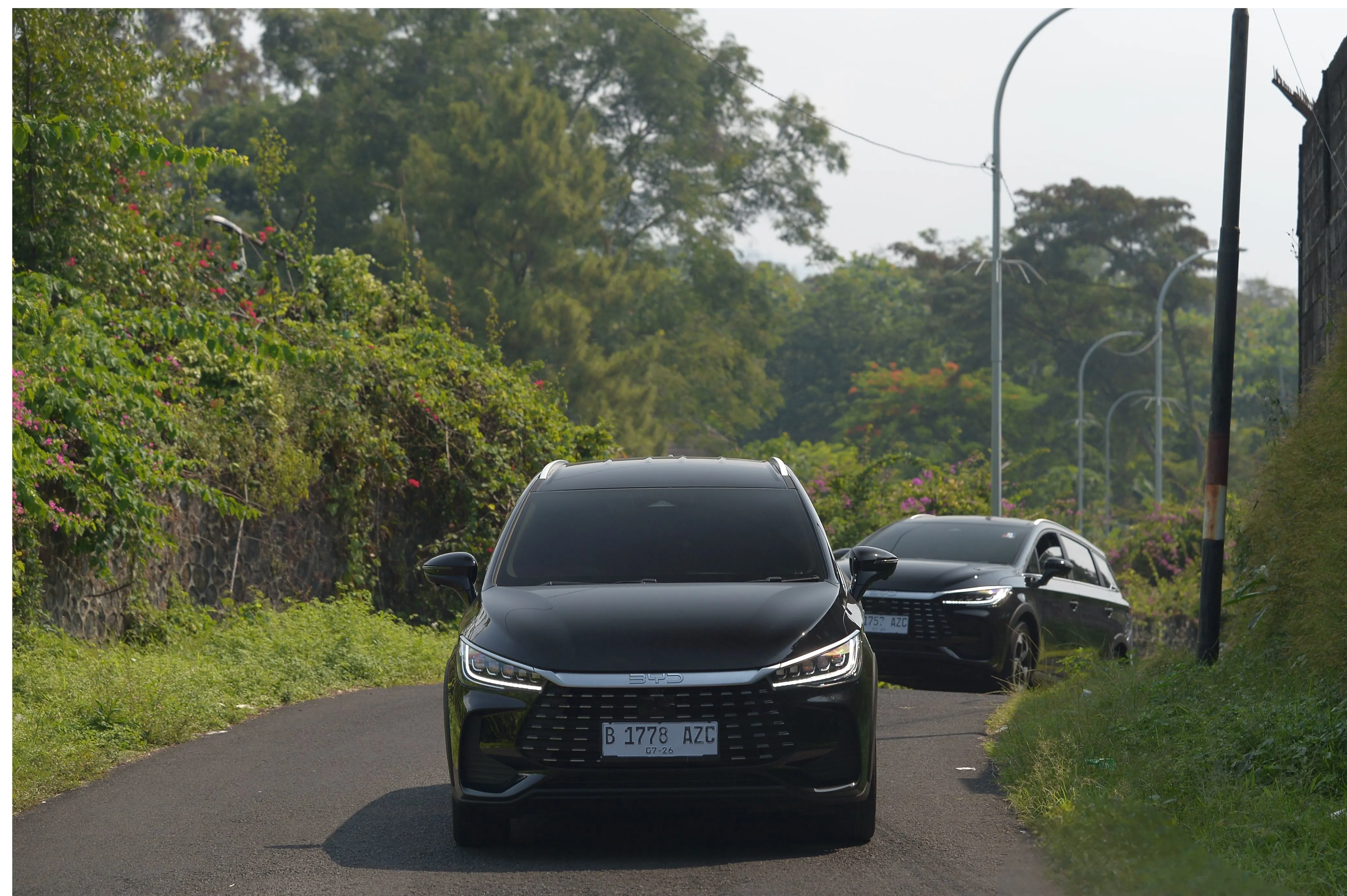 BYD M6 DM vs M6 EV: Hybrid atau Listrik Murni untuk Keluarga Modern?