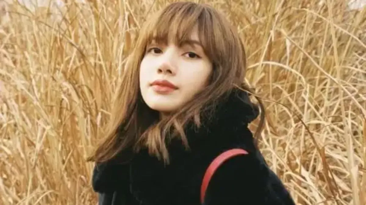 Lisa Umumkan Comeback Solo dengan Single ‘SaWaDiKa’ dan Mini Album ‘Press Play’