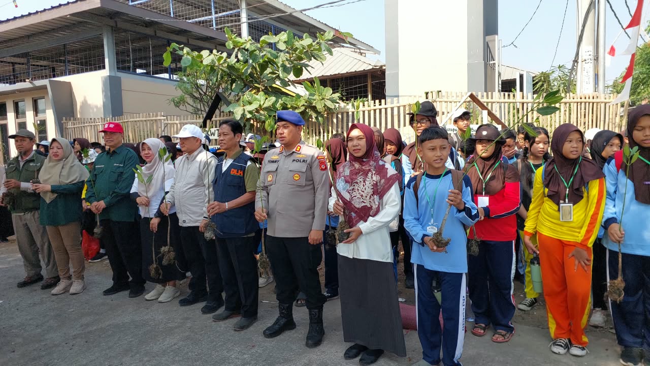 Dari Kelas ke Kebun: Sekolah Membangun Karakter Lingkungan