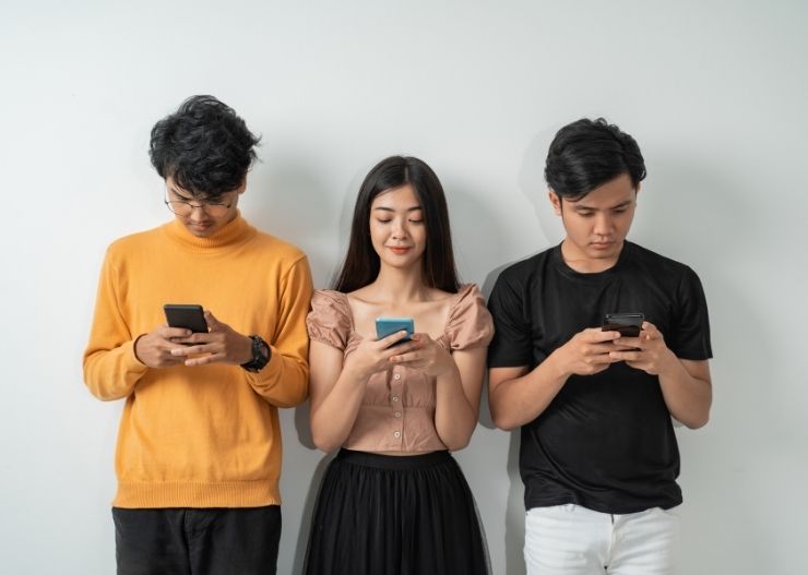 Mata Lelah dan Pusing Setelah Lama Pakai HP? Ini Solusinya