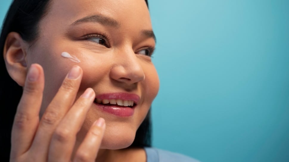 Sunscreen Serum vs Day Cream SPF: Mana Lebih Tepat untuk Harian?