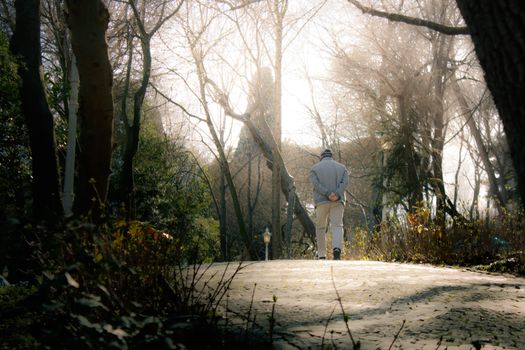 Dari Jalan Pagi hingga Retret Gunung: Mindfulness Urban yang Nyata Pulihkan Mental