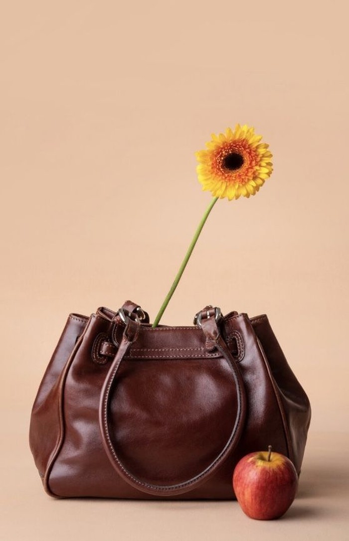 Panduan Lengkap Styling Jaket Kulit Cokelat dengan Patina Alami