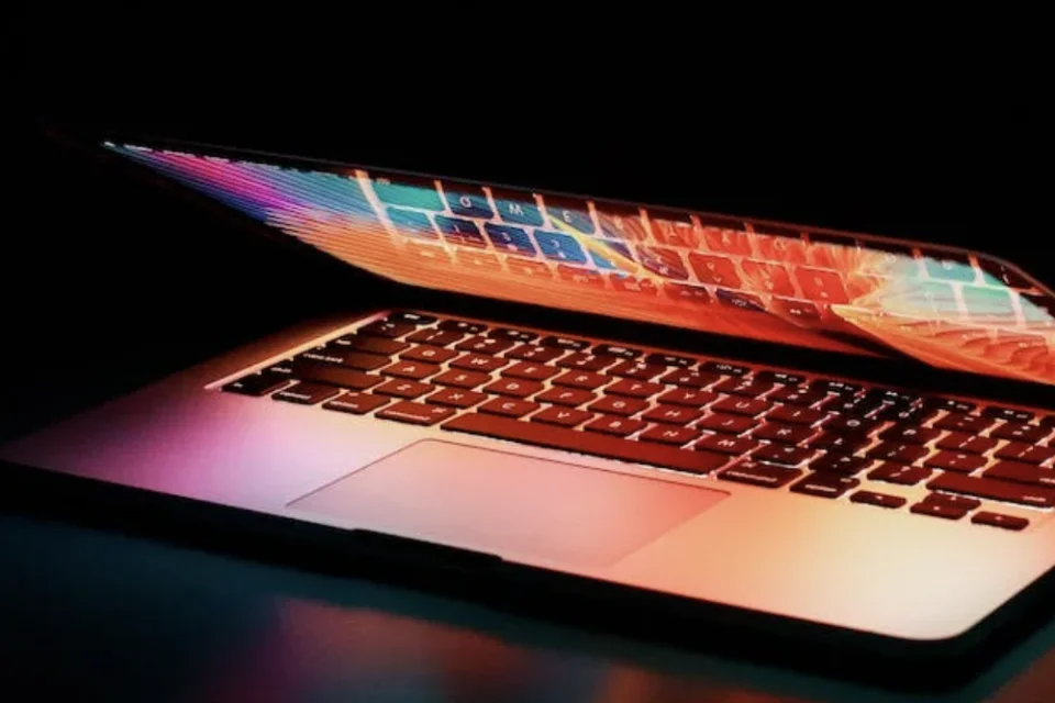 MacBook Air Langka, Harga Naik, Diskon Masih Menggoda