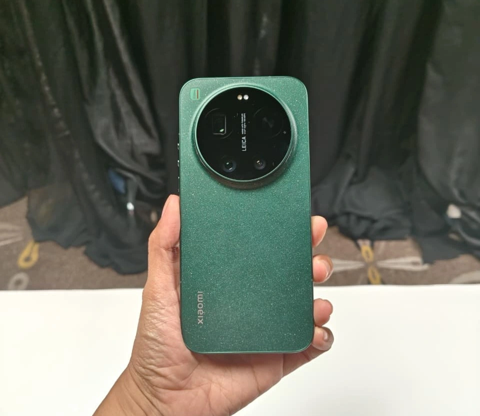 Xiaomi 18 Desain Transparan: Nostalgia Mi 10 Ultra di Era Flagship Baru