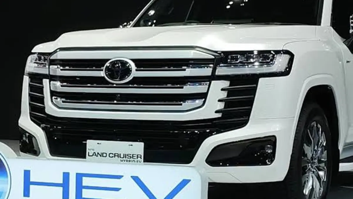 Review Toyota Land Cruiser 300 Hybrid: Tangguh, Bertenaga, tapi Mahal