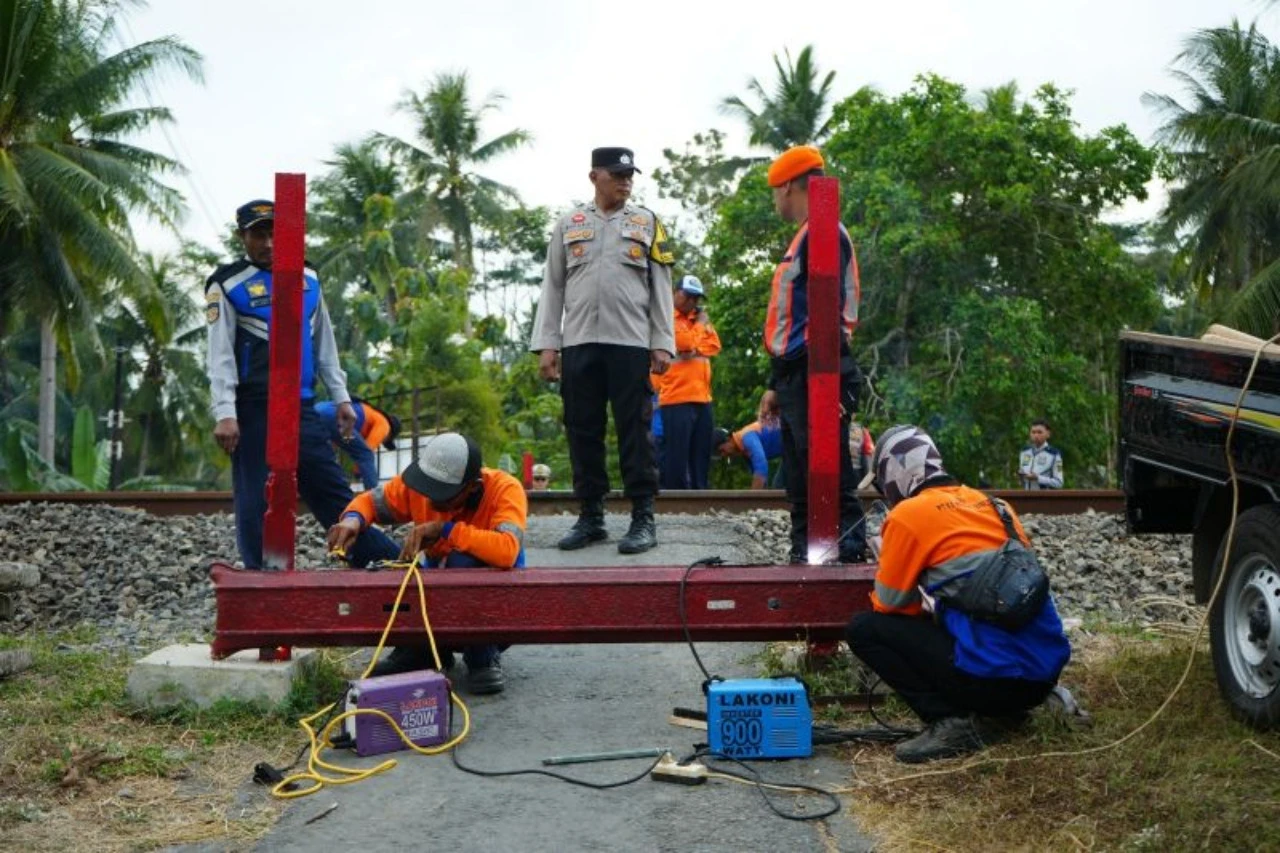 Penutupan Perlintasan Liar KRL: Harga Nyawa di Atas Jalan Pintas