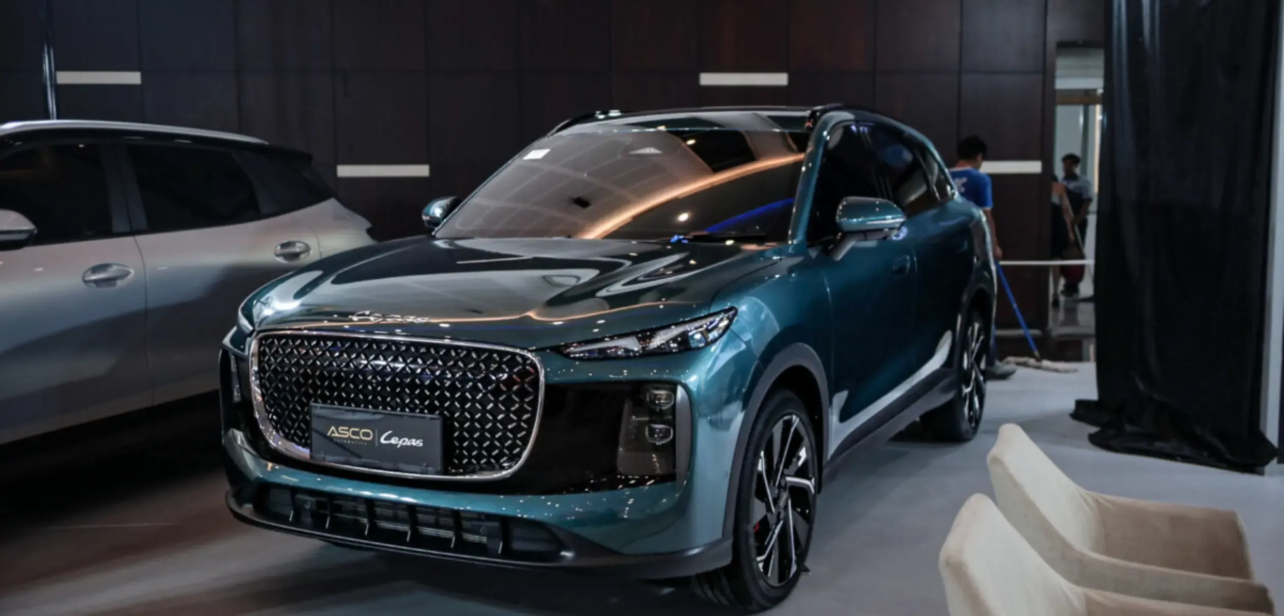 LEPAS E4 EV dan L8 PHEV: Dua Senjata Baru di Pasar Elektrifikasi Jawa Timur