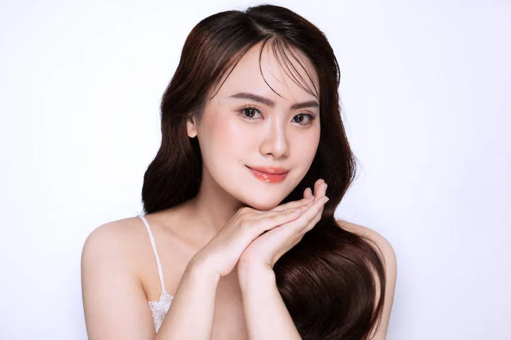 Kulit Glowing Bukan Hanya dari Skincare: Gaya Hidup Sehat sebagai Fondasi